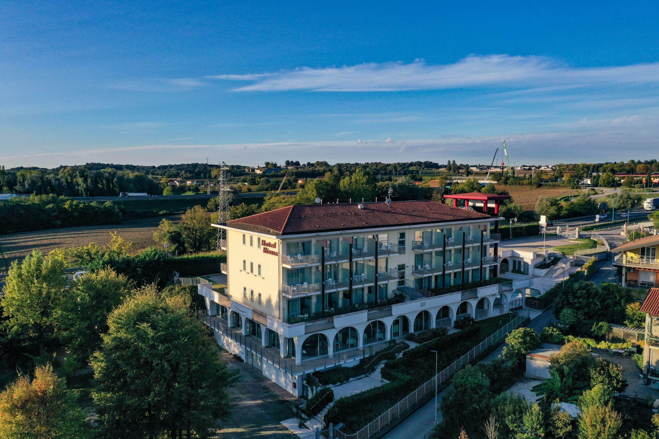 Hotel Rivus Peschiera del Garda Exterior photo