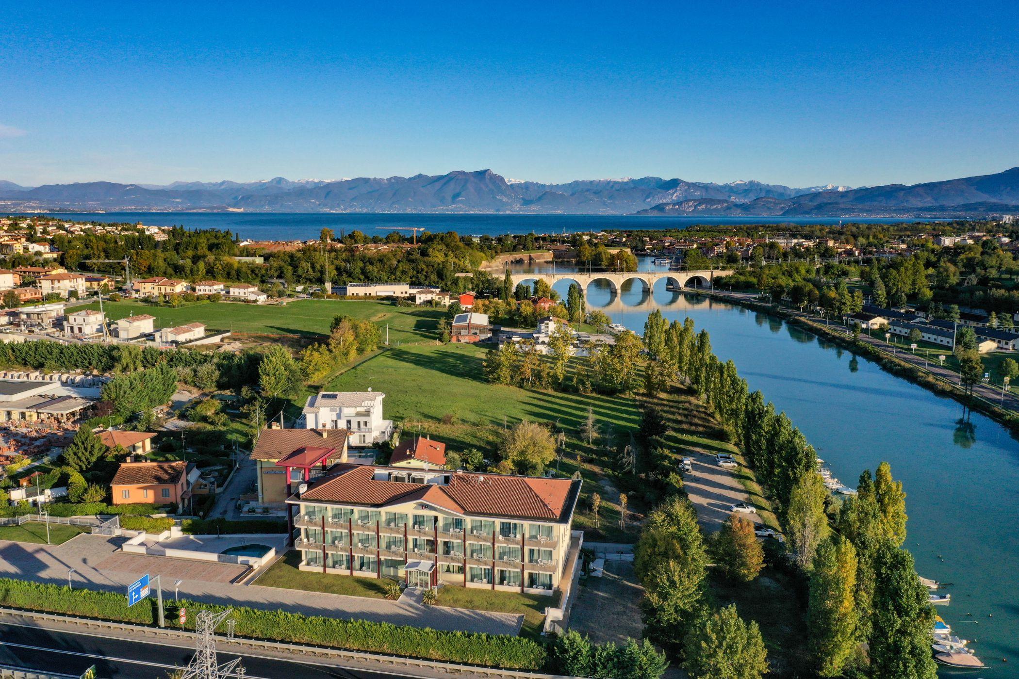 Hotel Rivus Peschiera del Garda Exterior photo