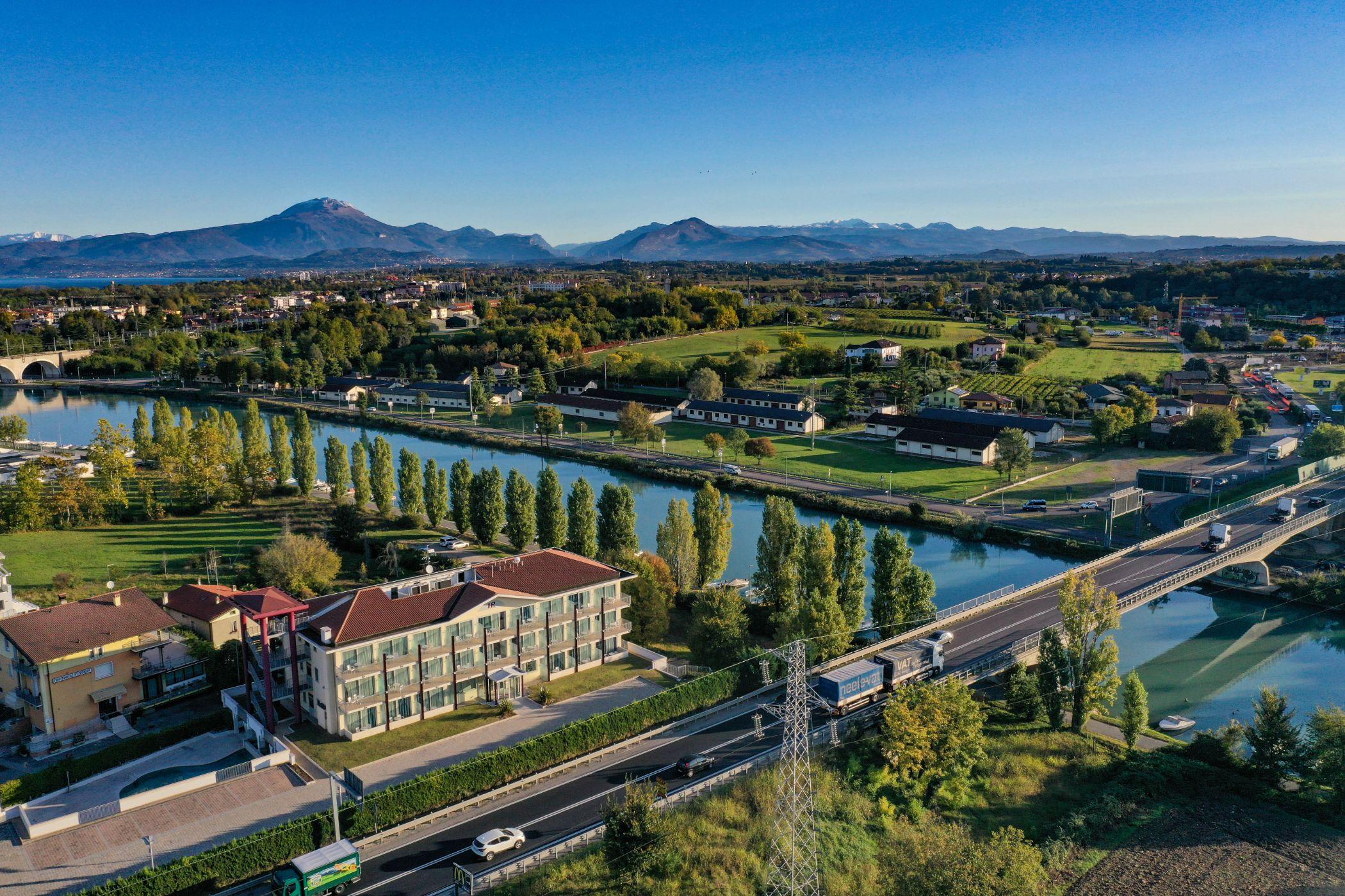 Hotel Rivus Peschiera del Garda Exterior photo