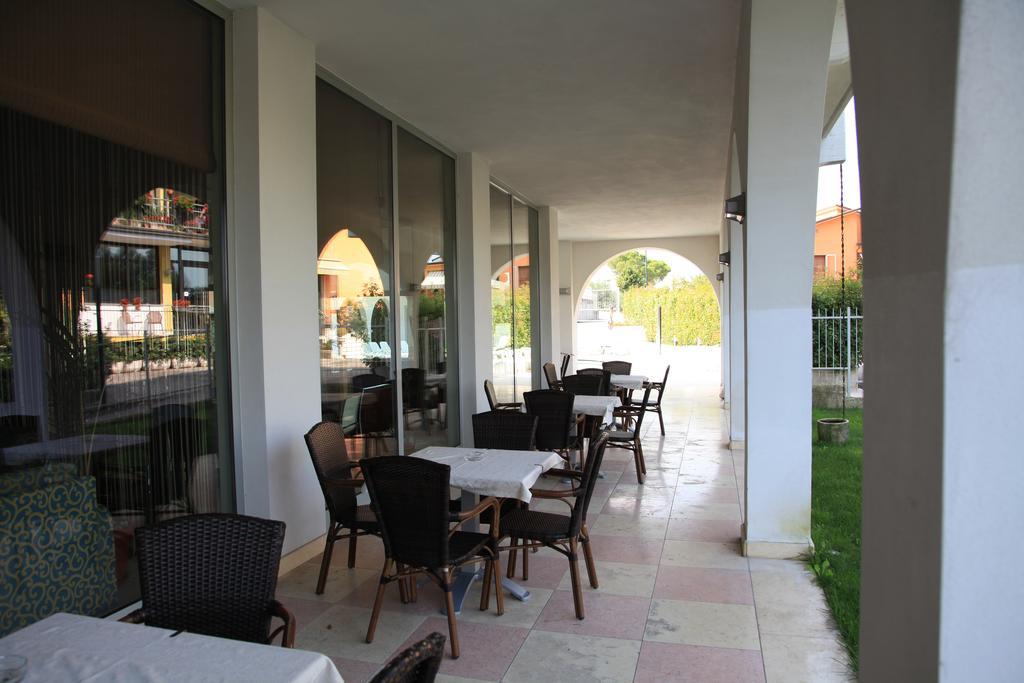 Hotel Rivus Peschiera del Garda Exterior photo